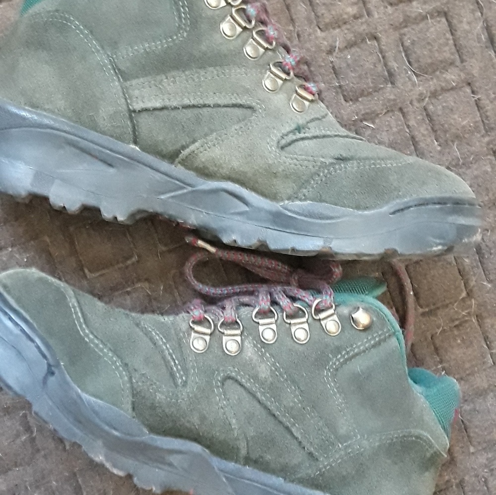 Womens Reebok hiking shoes Size 8 used